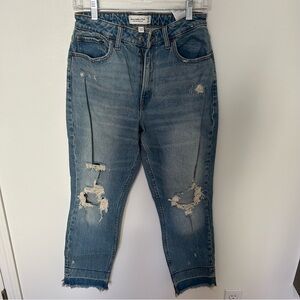 Abercrombie & Fitch Ultra High Rise Mom Jean Curve Love Distressed Wash 27/4